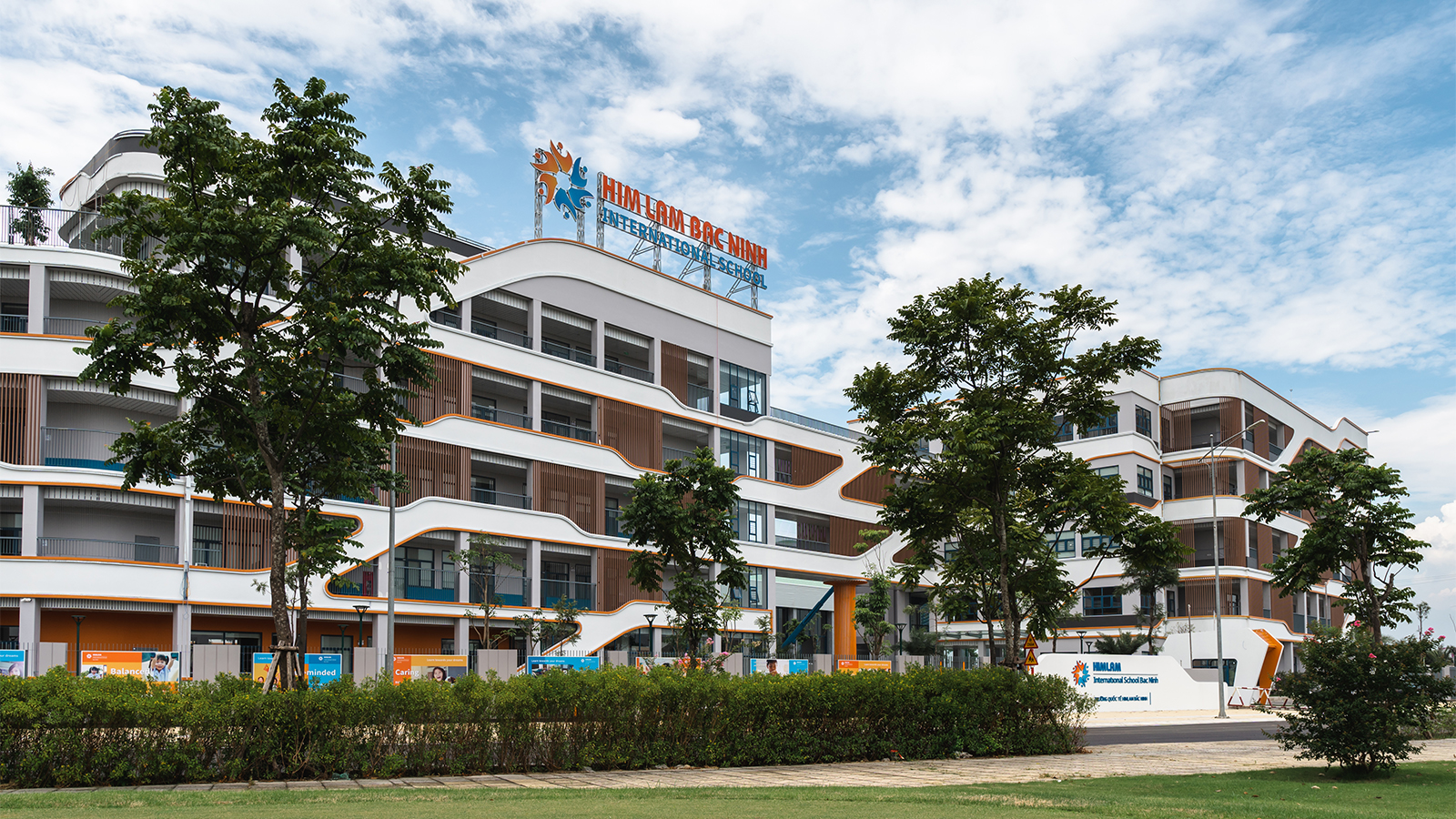 truong-quoc-te-him-lam-bac-ninh-tong-the-1